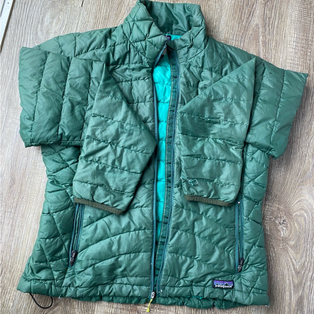 Patagonia down sweater in forest green